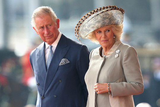 Королеву Каміллу пограбували на автозаправці: вкрали сумку з коштовностями 